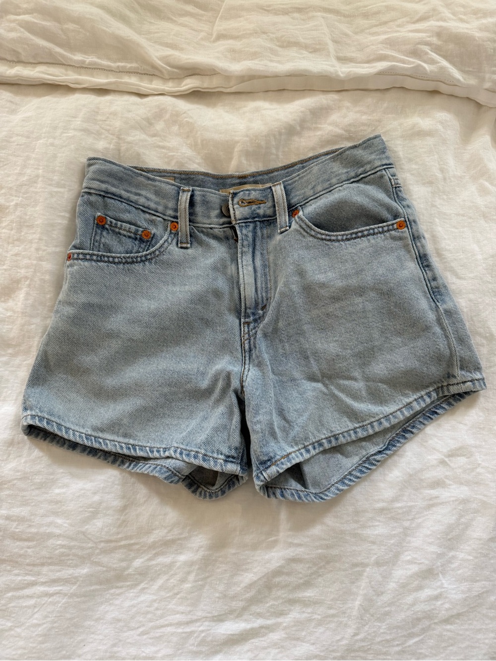 Levi’s light wash denim shorts size 25